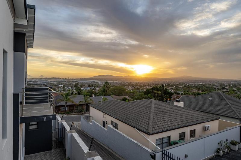 4 Bedroom Property for Sale in Kaapsig Western Cape
